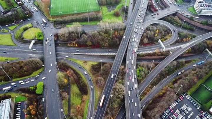 Are there services on the M8?