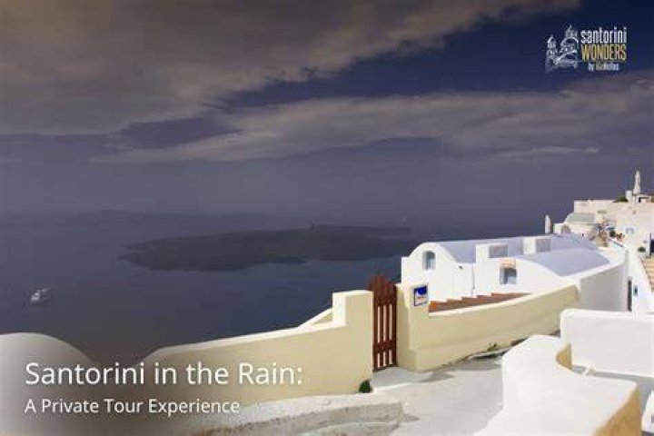 Does it rain in Santorini?