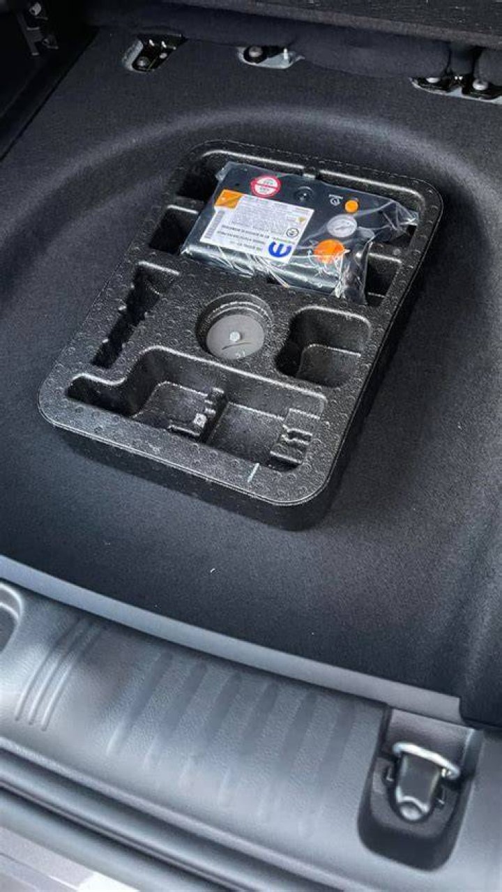 Does Jeep Compass have full-size spare?