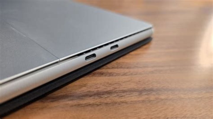 What graphics card does a Surface Pro 2 have?